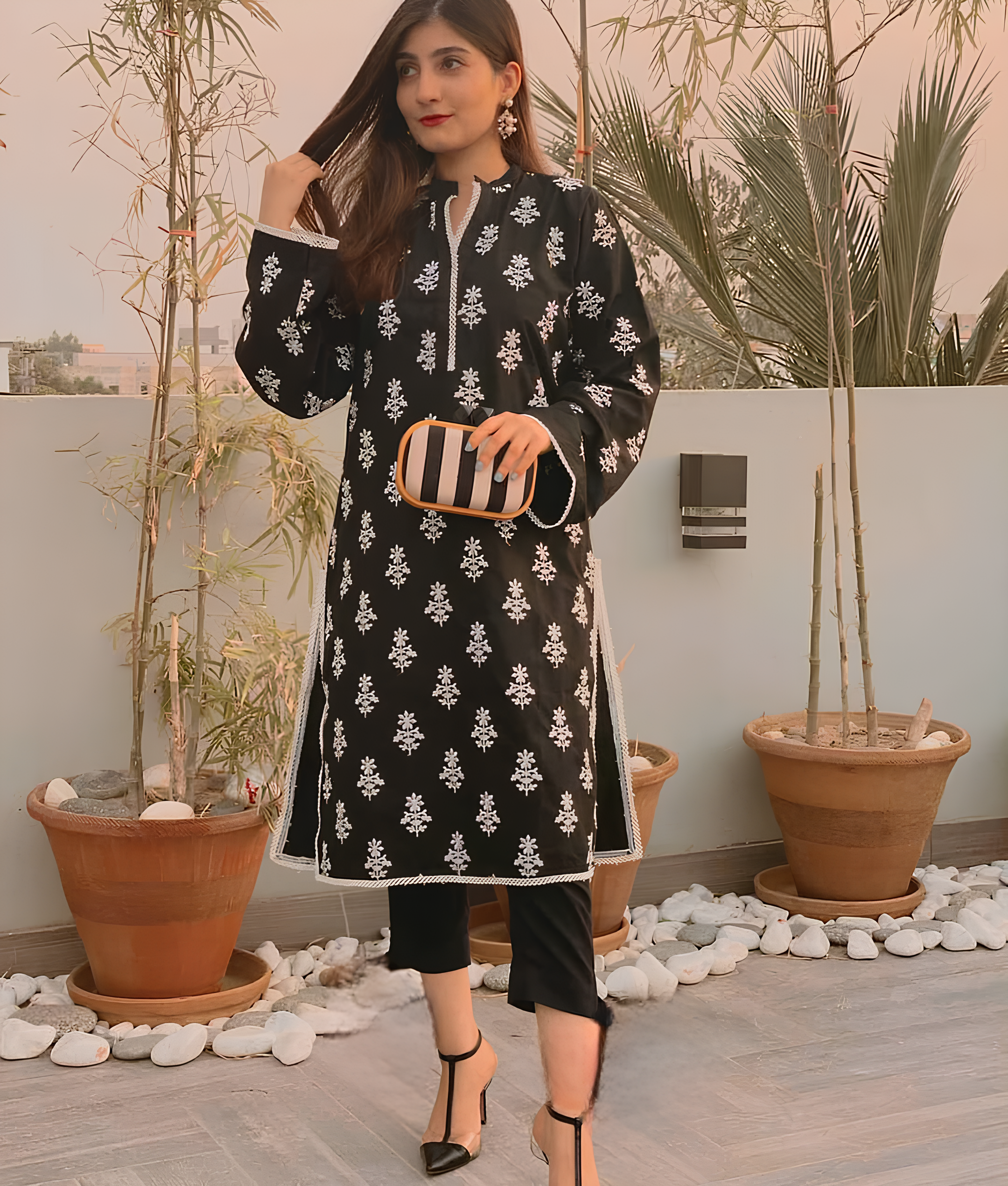 Classic Charm Black